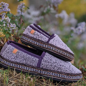Acorn Women's Woven Trim Moccasins
